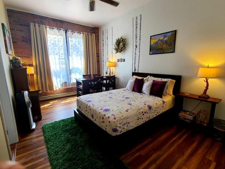 The Spring King Suite at the Aspen Inn