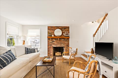 Top performing Airbnb: Walk To Town - Beautiful Edgartown Cottage in Edgartown