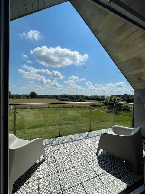 Spacious home, ideal for relaxing-Heart of Ireland