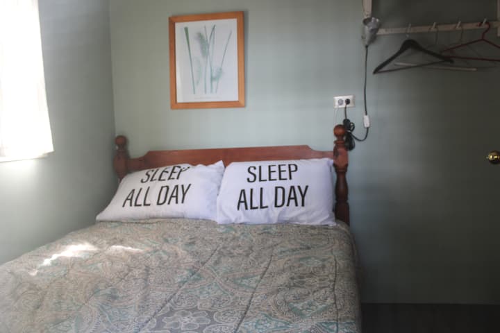 Dormitorio 2 con cama doble.
