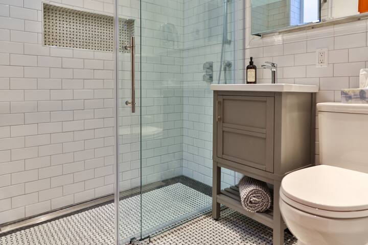 Luxury Historic Montreal 3 Bdrm w/Deck. # 296183 gallery image 4