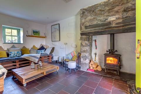 Popular Airbnb listing: Crashpad Lodges at Yr Helfa - Yr Wyddfa/Snowdon in Gwynedd