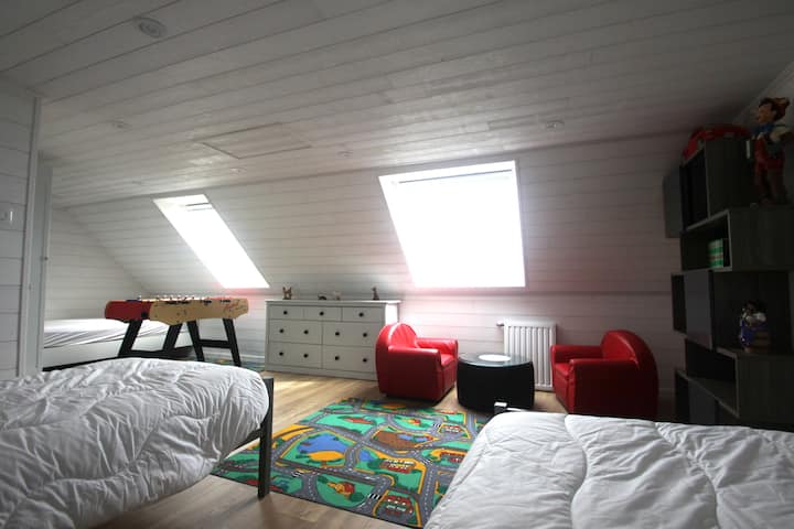 საბავშვო ოთახი ზღვის ხედით  