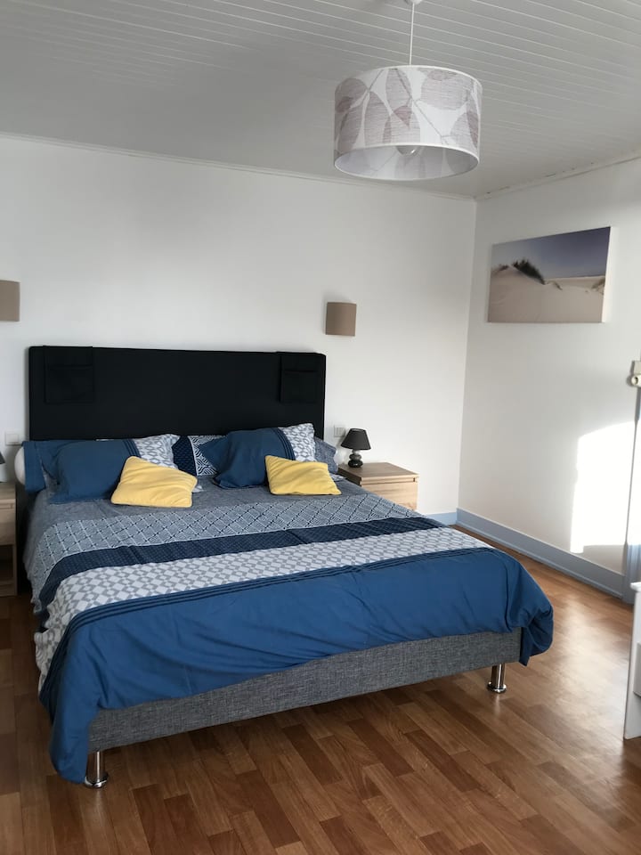 საძინებელი ზღვის ხედით 160 სმ საწოლით  