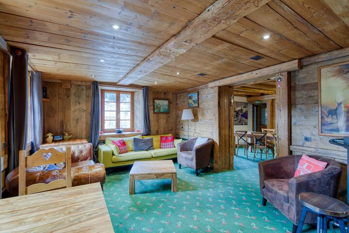 Chalet chaleureux et confortable de 230m² - 15P - Chalets à louer à Les  Contamines-Montjoie, Auvergne-Rhône-Alpes, France - Airbnb