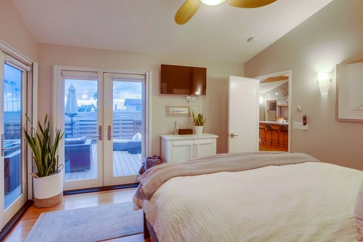 Hidden Beach Oasis, 2 Blks to Sand, A/C, Pets Ok! gallery image 5