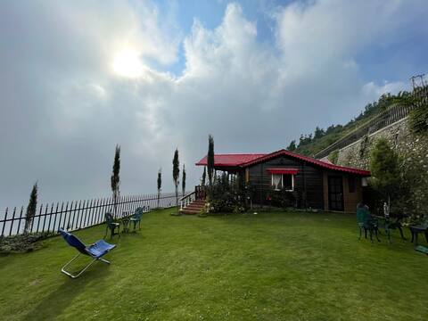 A Secluded Wood Cabin @ Dhanaulti (Falcon Crest )