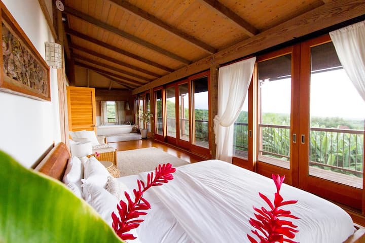 Oceanview Oasis: Jacuzzi Tub & Wraparound Decks