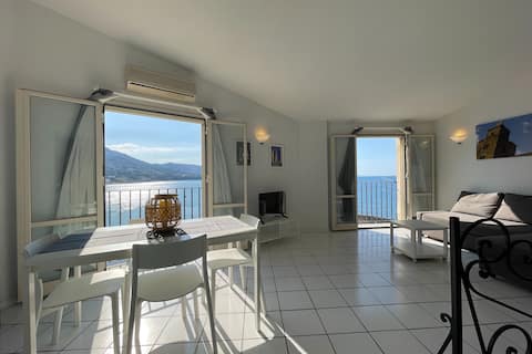 Top Airbnb: The Balcony at the Pier in Cefalù