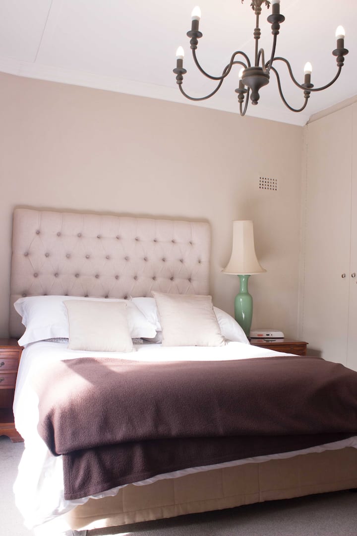 Veľká spálňa s manželskou posteľou