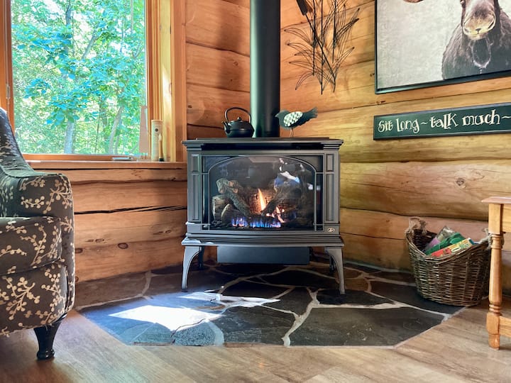 1 Room +  Private Bath In A Country Log Chalet - Kemptville