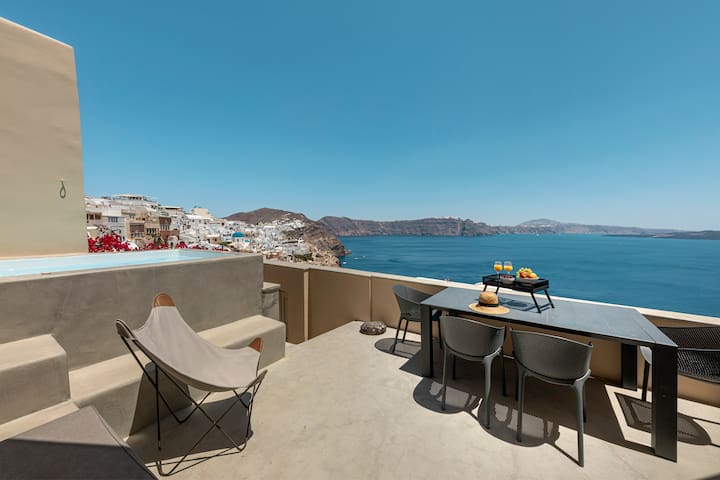 The Caldera View villa in Oia with Hot Tub gallery image 2