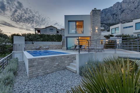 Holiday home Oscar Makarska w/ heated pool