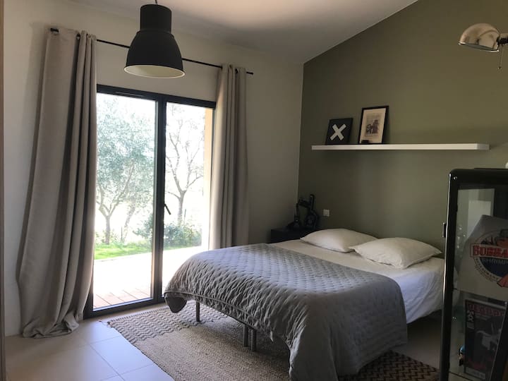 dhomë gjumi dopio kaki