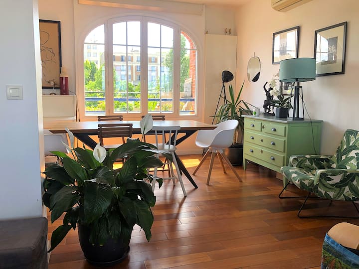 Splendid Family Apartment with Eiffel Tower view Apartments for Rent