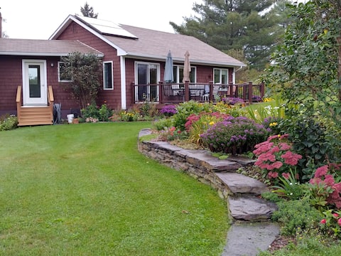 Spacious country retreat close to town and nature!