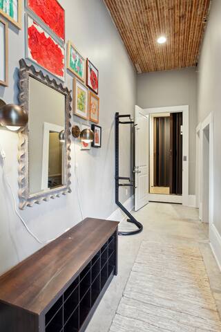 Luxury Uptown/ Garden District Loft gallery image 2