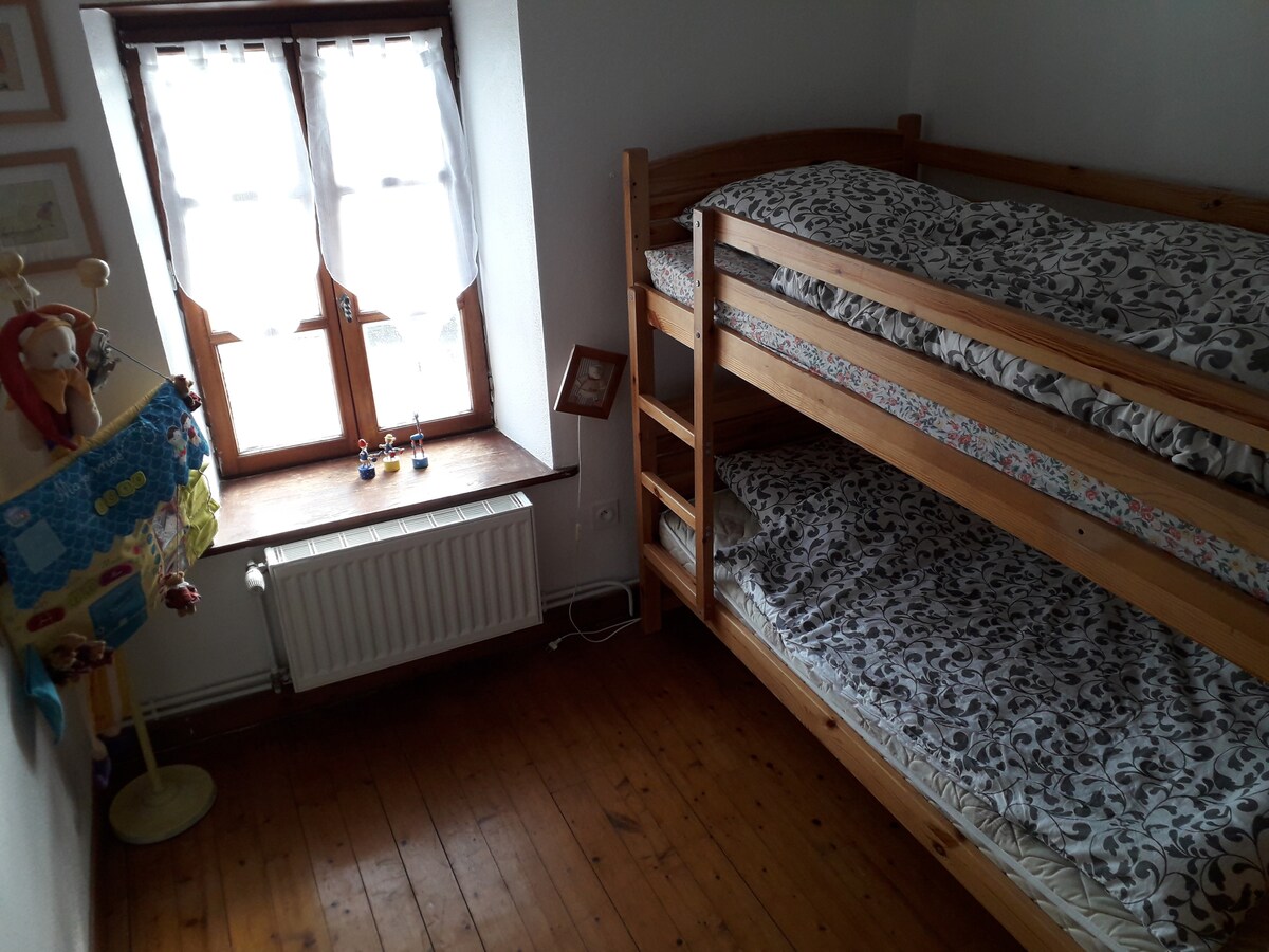 卧室1

90张180厘米双层床
