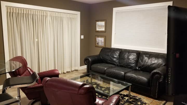 Executive Suite Commanding Views - Claudette Ct. - Langford