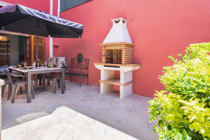 Best House Center – with Garage Parking gallery image 3