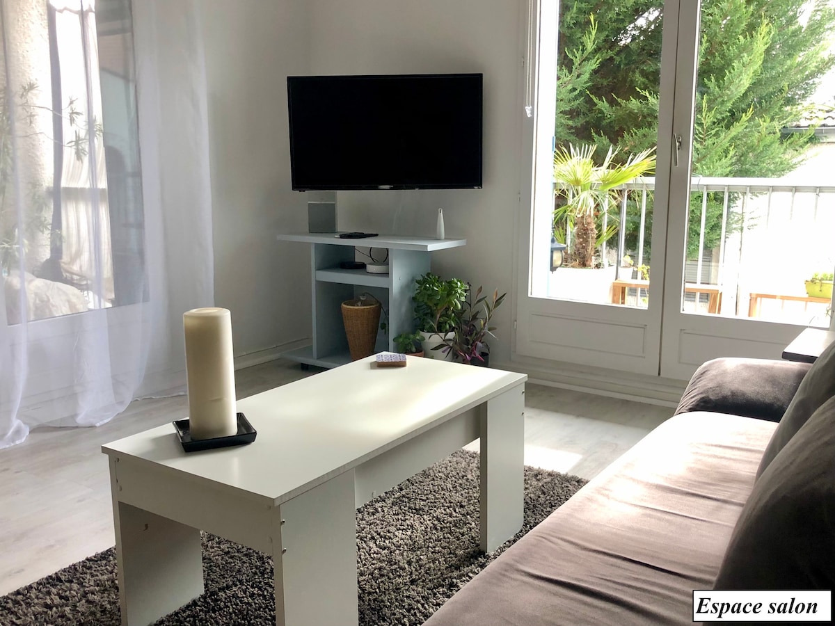 Popular Airbnb listing: Home Sweet Home EVRY 2 rooms close to everything! in évry Courcouronnes