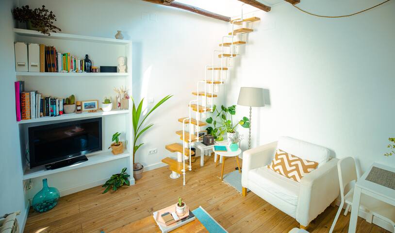 Dúplex diáfano en Malasaña. Luminoso y silencioso gallery image 2