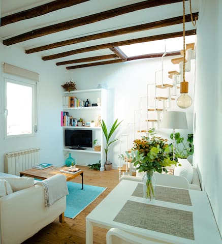 Dúplex diáfano en Malasaña. Luminoso y silencioso