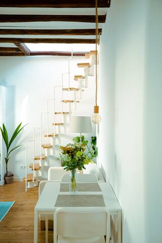 Dúplex diáfano en Malasaña. Luminoso y silencioso gallery image 3