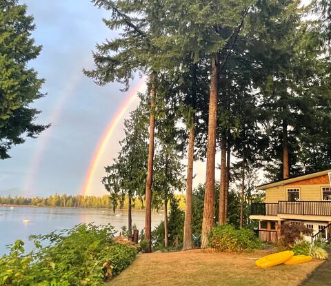Quadra Island Waterfront Home at Rebecca Spit