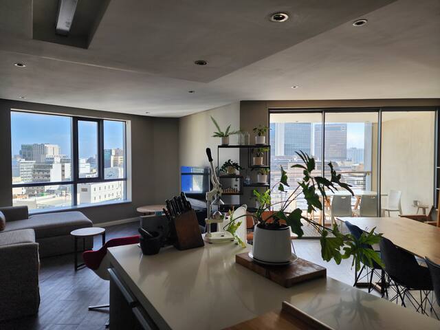 Luxe Apartment | Sweeping City Views gallery image 4