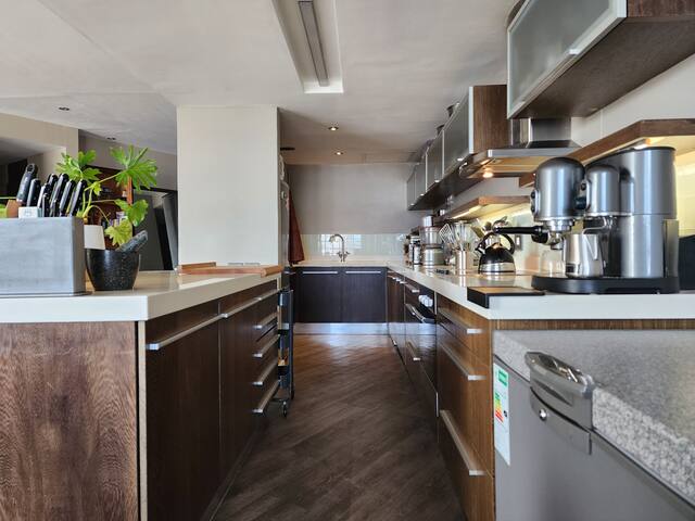 Luxe Apartment | Sweeping City Views gallery image 5