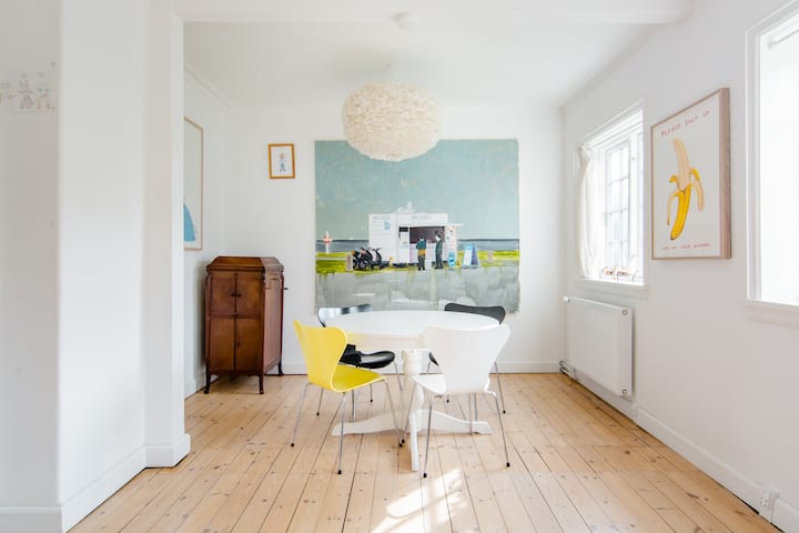 2 private rooms in quiet neighborhood