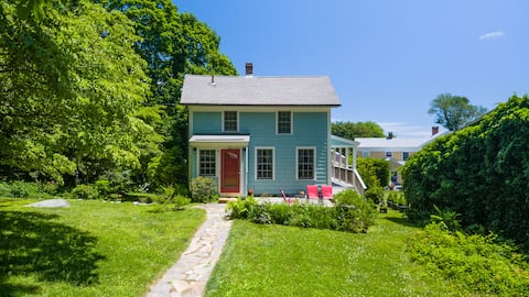 Cottage in downtown Mystic