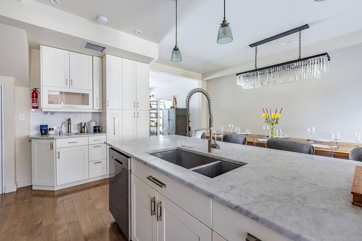 Spacious Home near Prospect Park & Access to NYC! gallery image 5