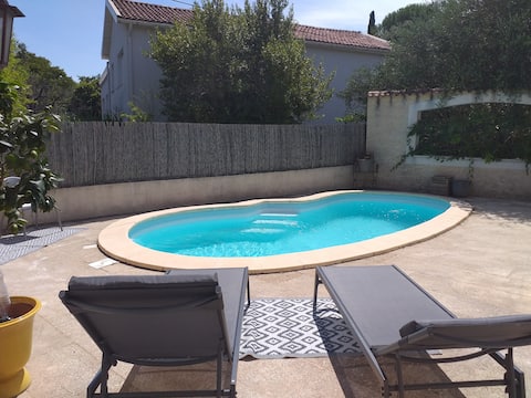 Comfy and cozy 4 bedroom home with pool in Junas