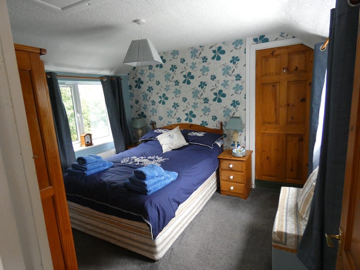The Bluebell Room is a double with basin- there is room for a single bed if required.