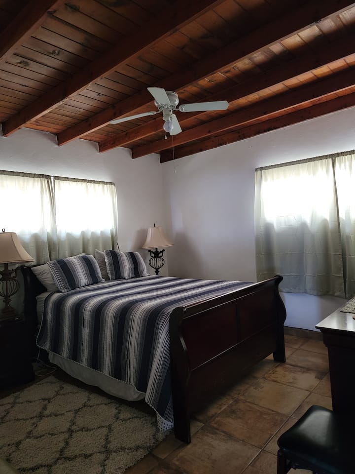 1.  spavaća soba Kuća na plaži s madracem Queen Posturepedic