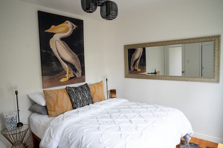 Chumba cha kulala namba 3 na kitanda cha ukubwa wa malkia.