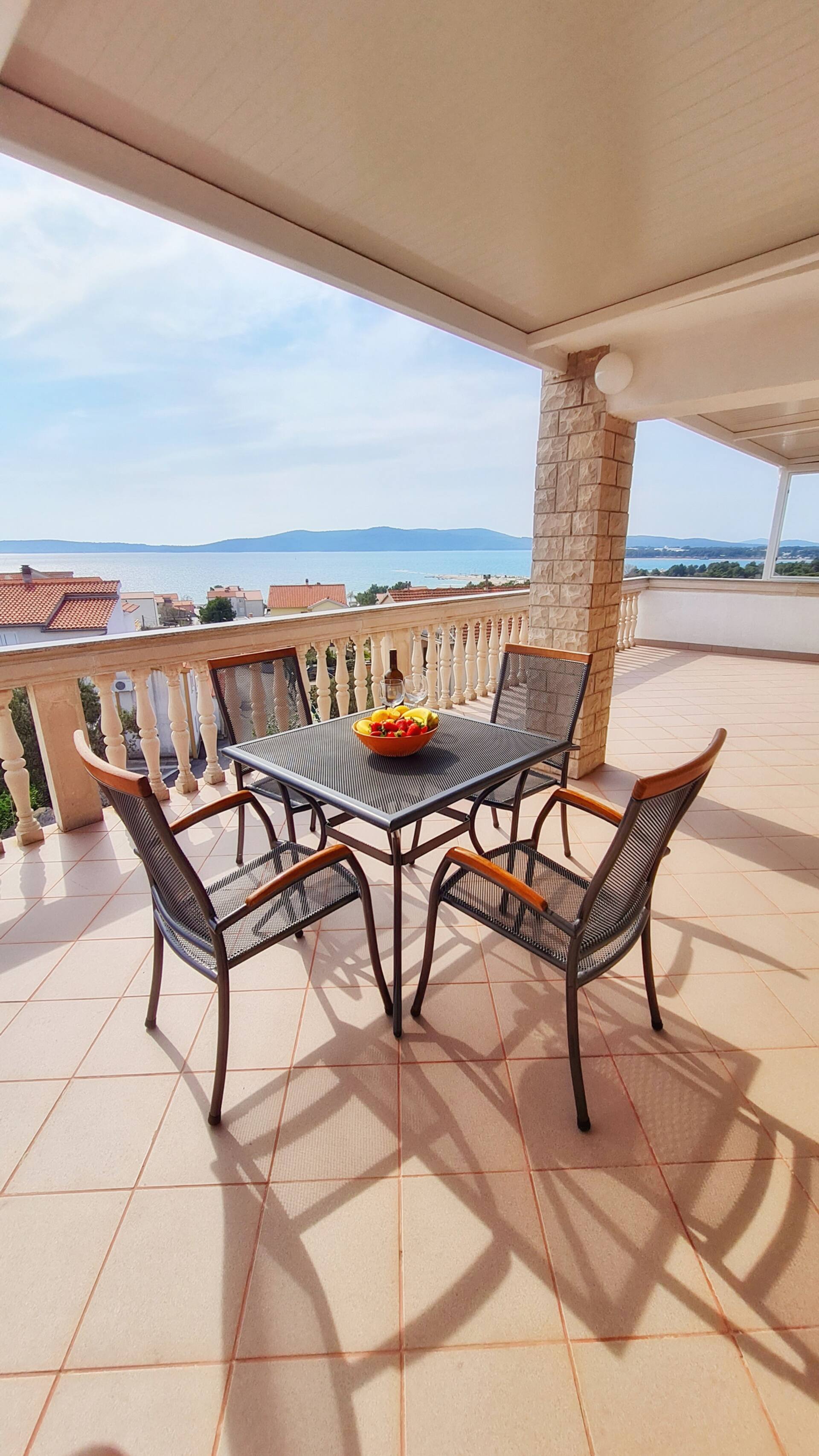Sea view apartment near the beach