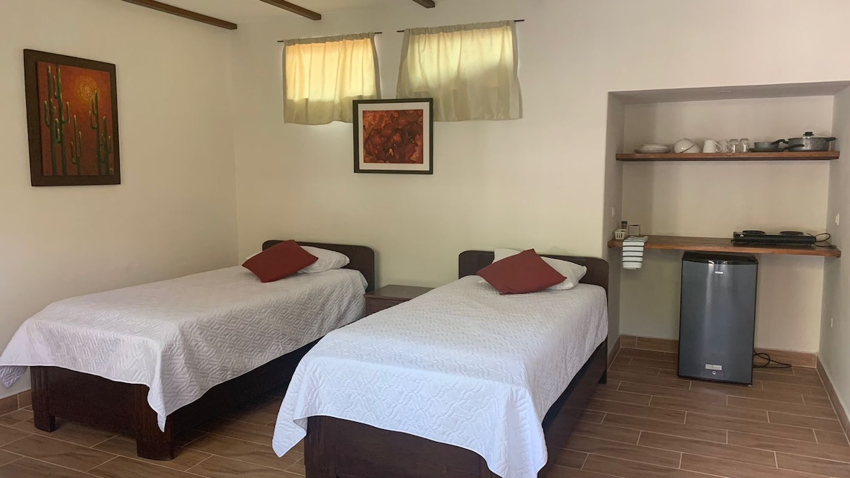 2023年12月后。此单间公寓于2023年12月进行改造。 现在就是这样。 全新地板、新浴室、全新厨房、全新设施、全新设施。 