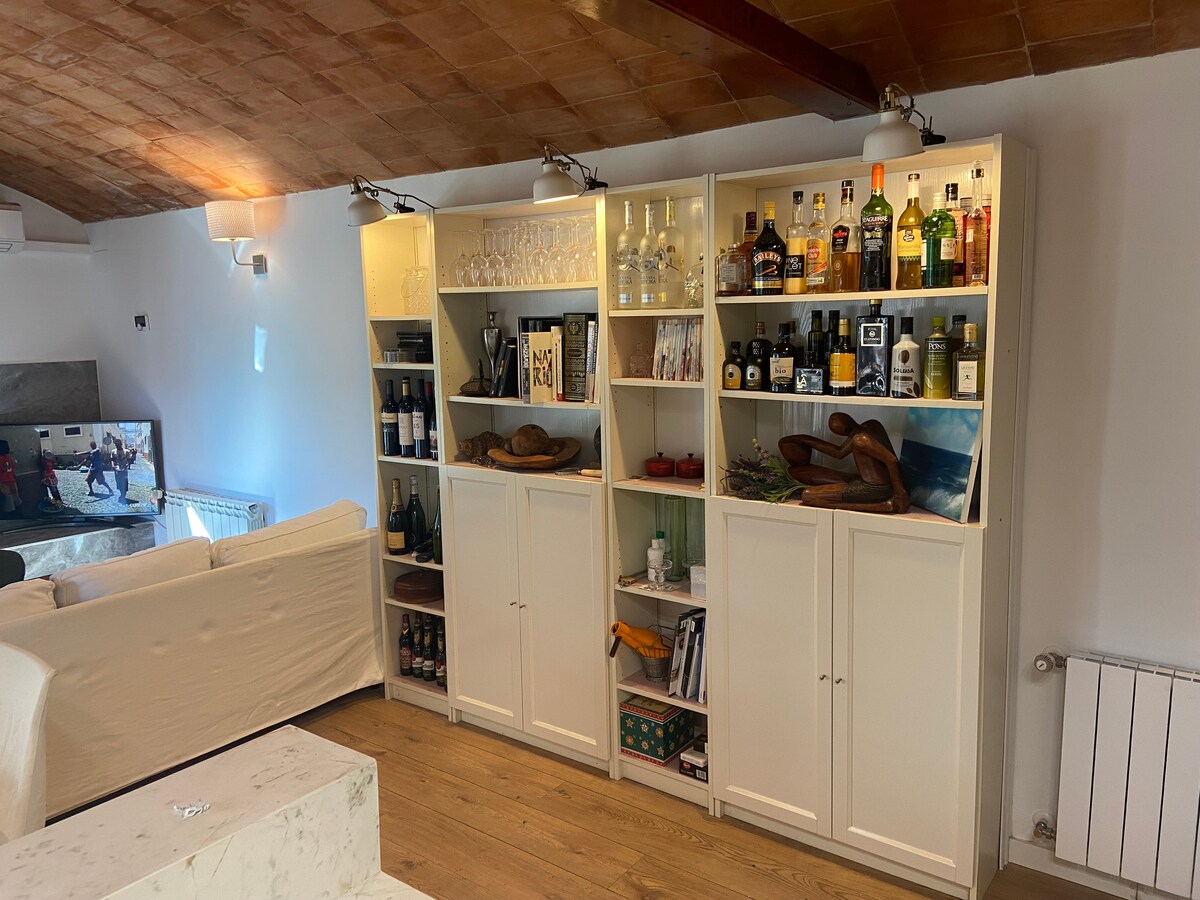 Leistungsstarkes Airbnb: An impressive villa with a pool in L'ametlla De Mar