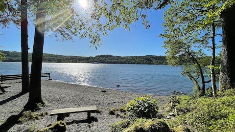 Lake Windermere Cottage. Beaches, Hot Tub & Sauna.