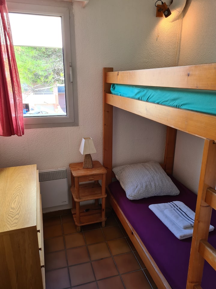 Спалня с 2 легла