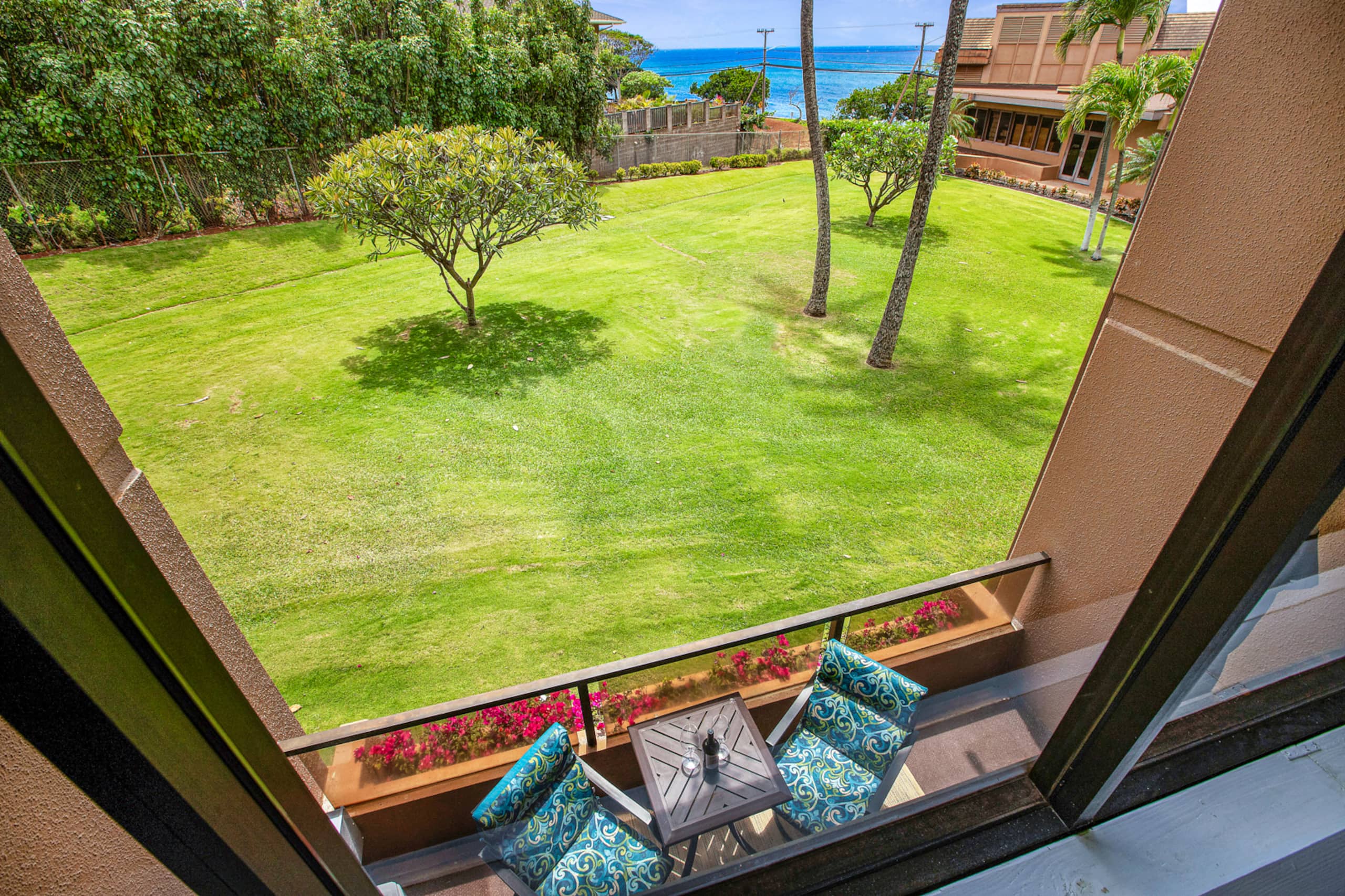Condo in Lahaina · ★4.95 · 2 bedrooms · 4 beds · 2 baths - Image 32