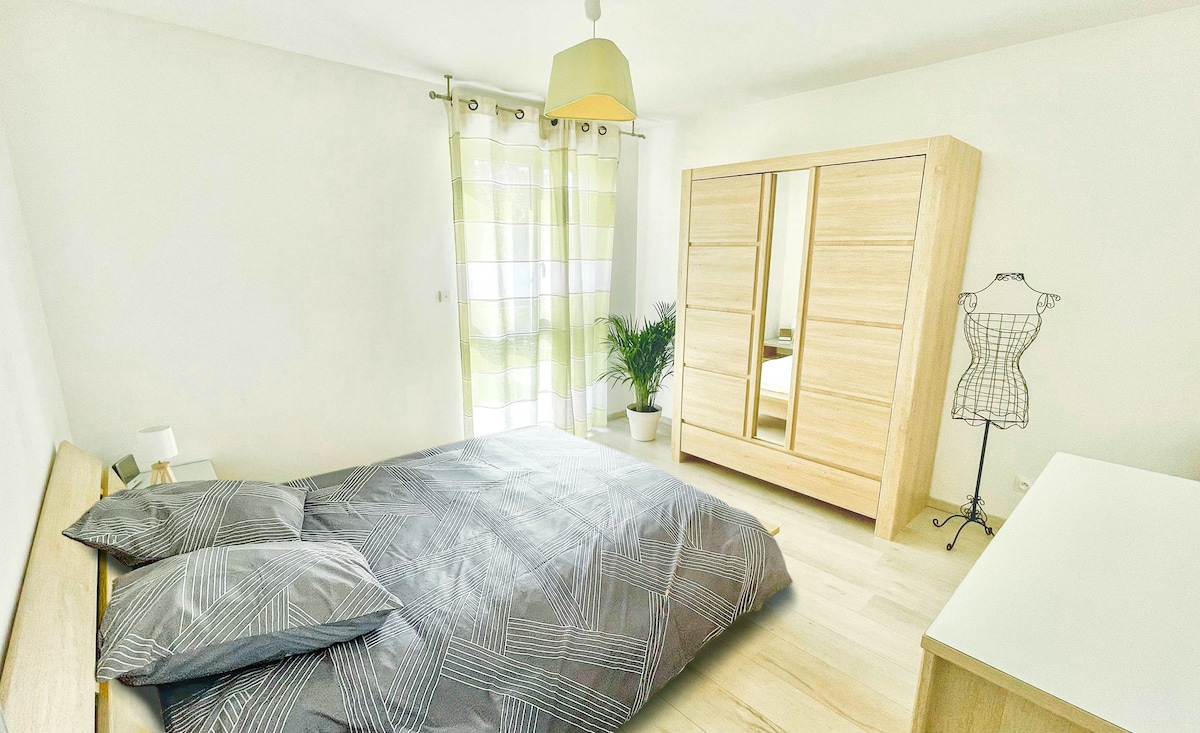 Легла 2 - ма души,
„Легло 140x190, Олекотена завивка 220x200“