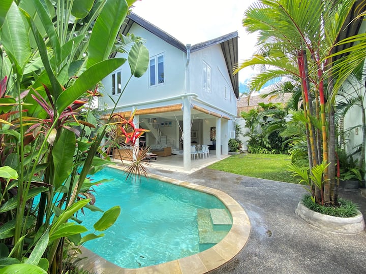Fabulous Modern 3 br. Villa in Seminyak Large Pool