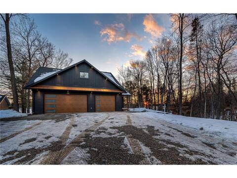 Modern 4 Bedroom Cabin on Pokegama Lake
