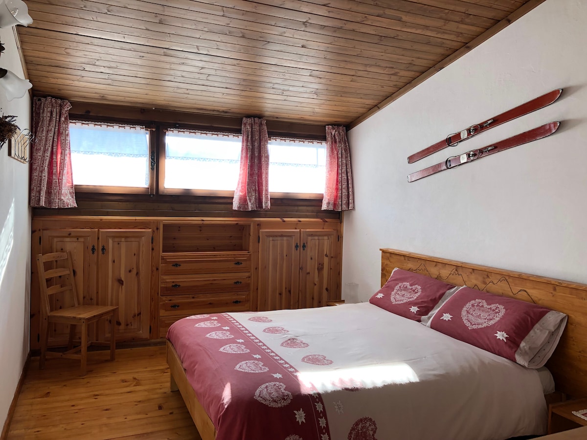 Dvojlôžková izba s manželskou poste