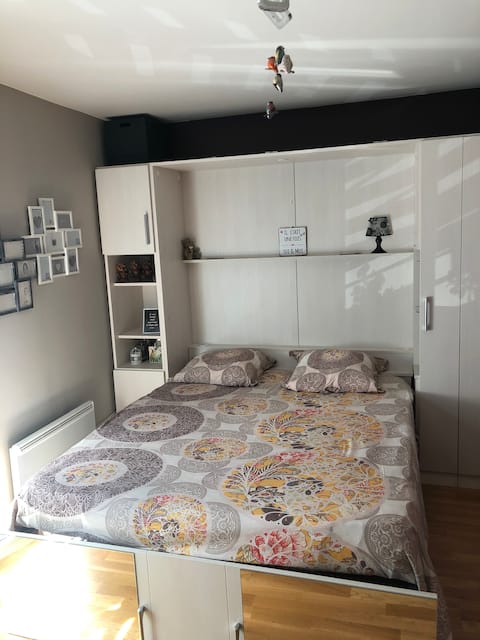 30 m2 studio with a wardrobe bed (160)