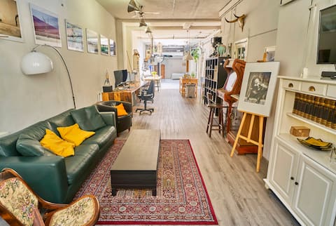 Top performing Airbnb: Spend the night in Photo Studio in Historic Centre in Oude Stad